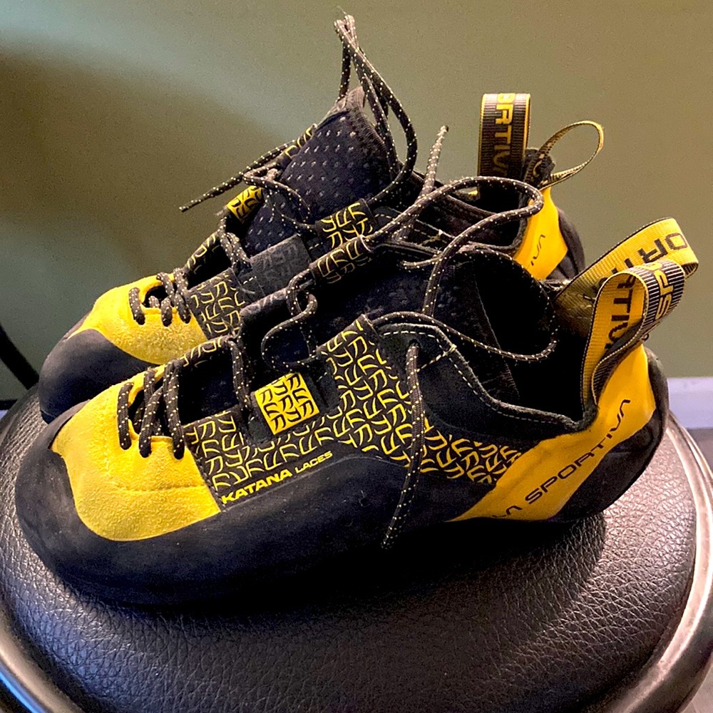 La Sportiva Mens Katana Laces. Size 41.5. Black/yellow